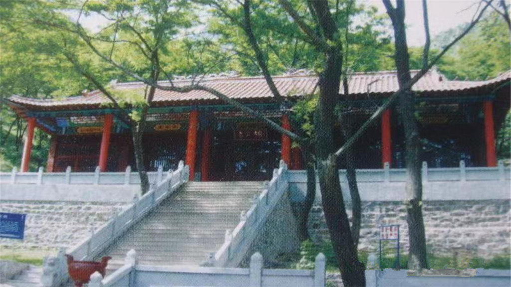 諸城2日遊:金查理小鎮與長山景區,恐龍世界與馬耳山