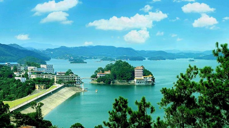 1-Day Gaozhou Tour: Mystery of Xianren Cave, Serenity of Yuhu Lake