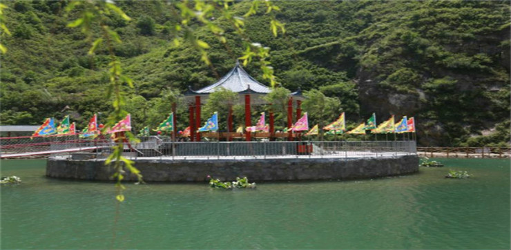 3-Day Dai County Tour: Discover Ashoka Tower and Yanmenguan, Relax in Hot Springs and Enjoy Rafting