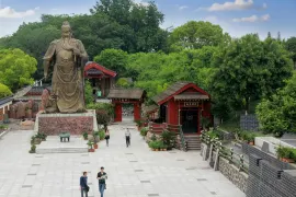 2-Day Jingzhou Tour: Explore Guan Yu Temple, Ancient City and King Chu's Mausoleum