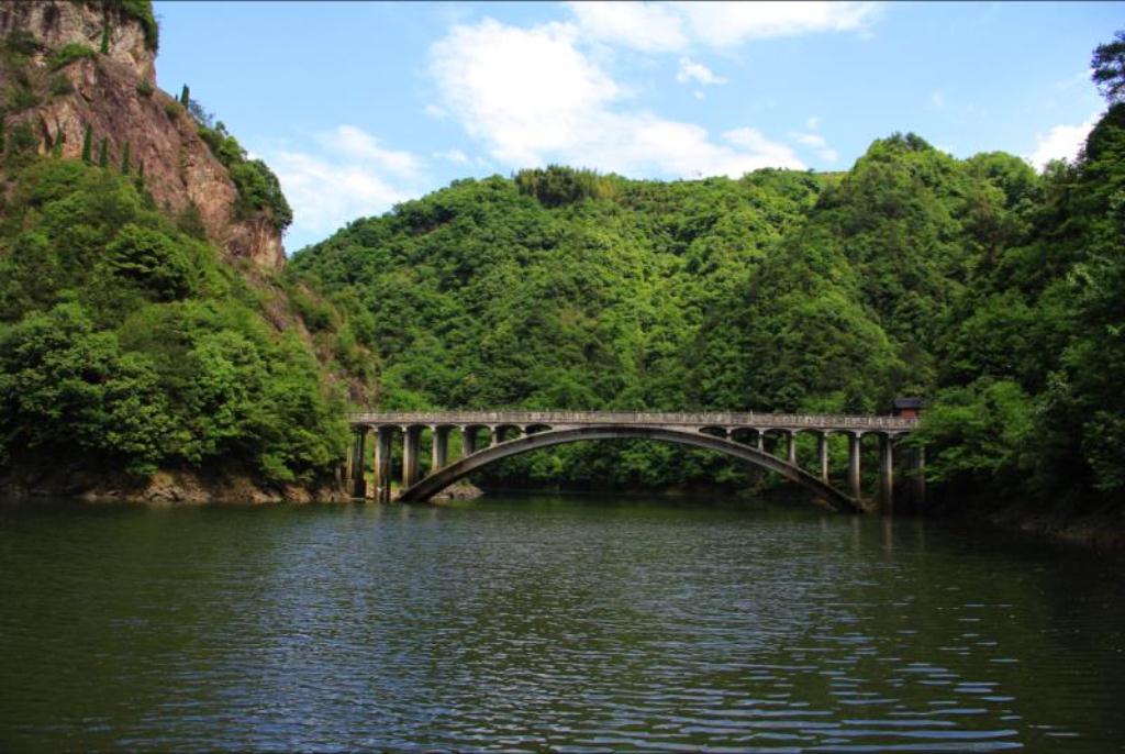 3-Day Pan'an Tour: Explore Wulongxia's Grand Canyon, Tranquil Scenery of Wushi Village