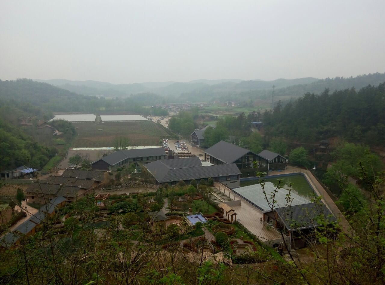 武陵峽口生態旅遊度假區景點,峽谷景色一般,溶洞還可以,走官道下山累