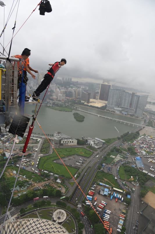 澳门观光塔笨猪跳(蹦极跳)