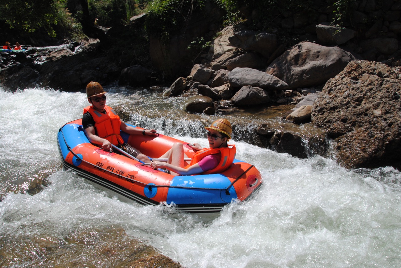 千岛湖龙门峡谷漂流