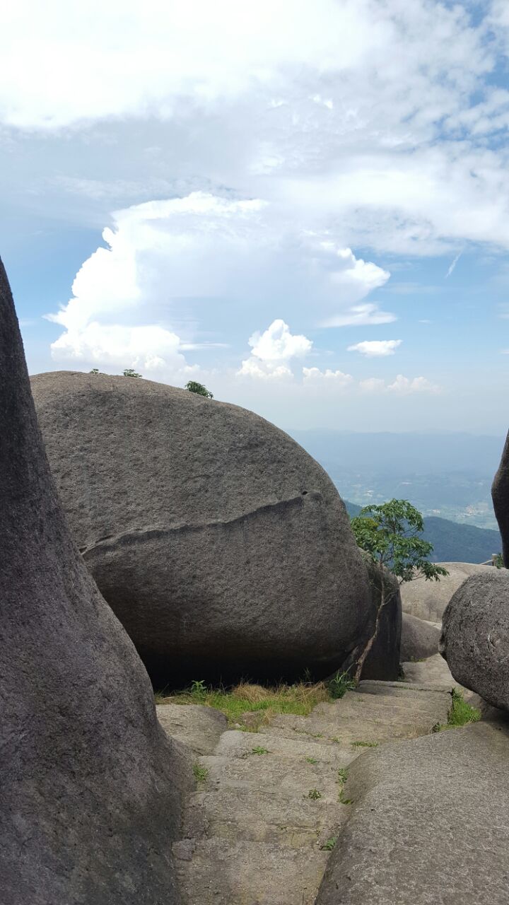 有多處一線天,建議體重超過80公斤的遊客慎重到太姥山過一線天,太姥山