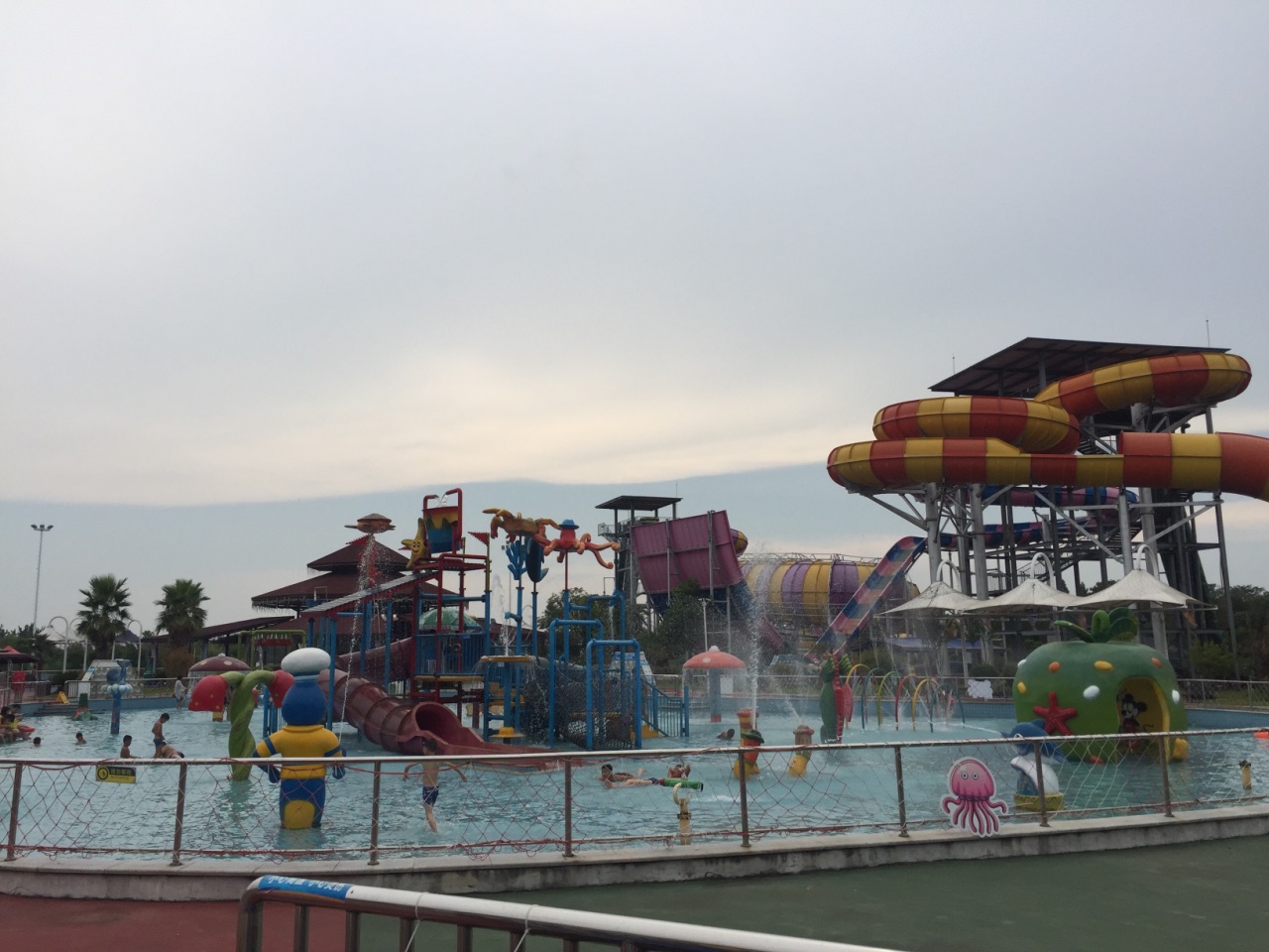 悦兮半岛水上乐园