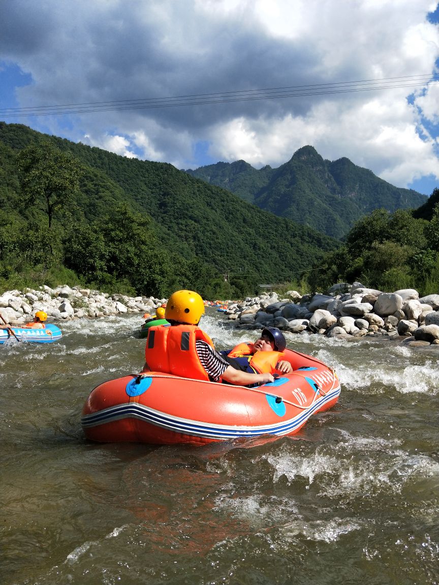 秦岭峡谷漂流