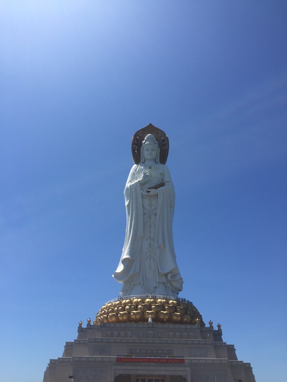 景区很大,做观光车游览也需要一定时间,景色很好,热带风光,佛像宏伟