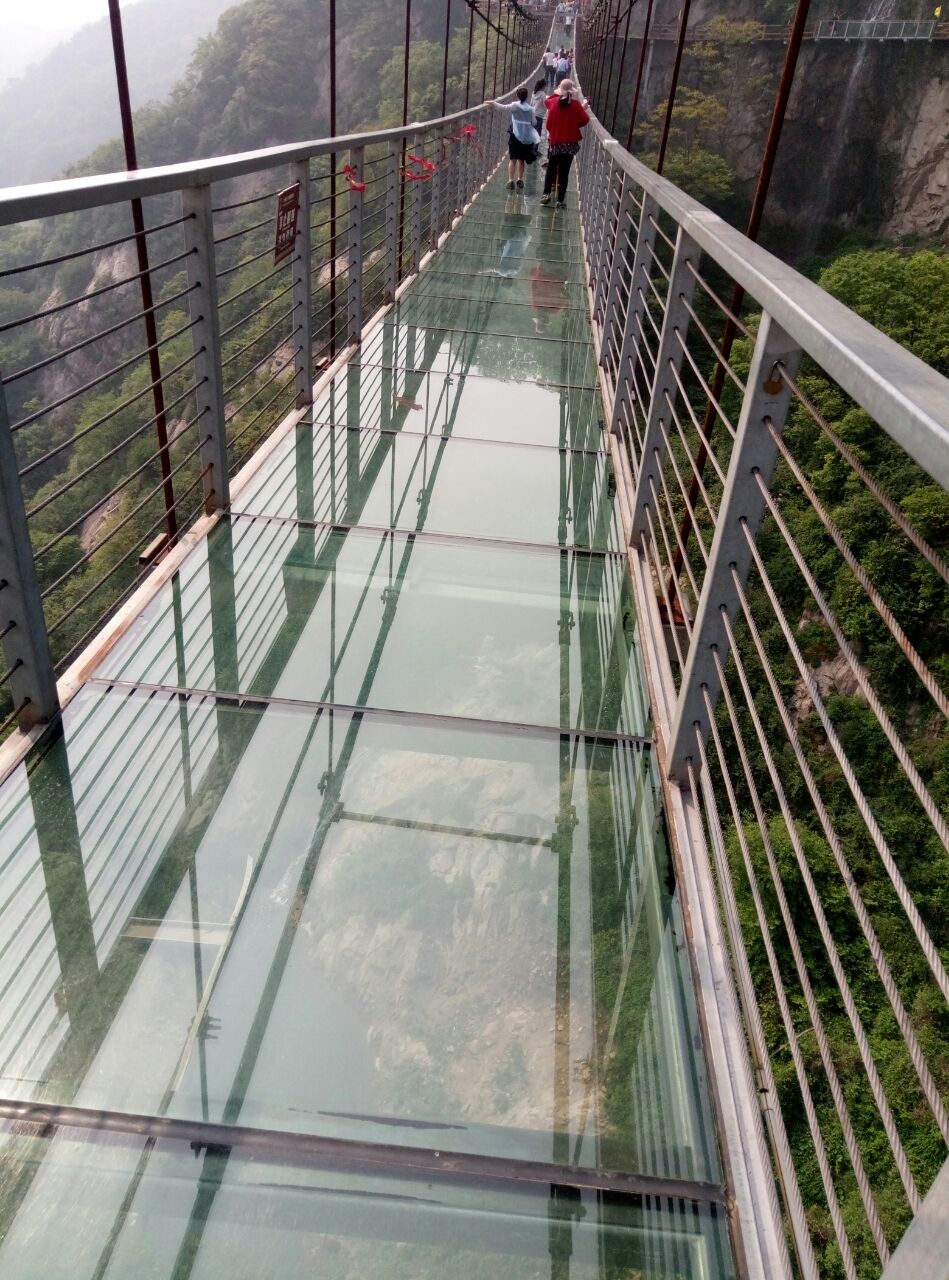 七峰山玻璃桥图片