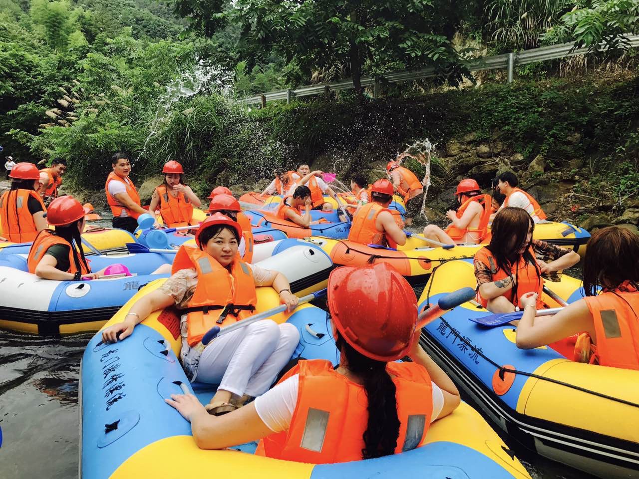 千岛湖龙门峡谷漂流