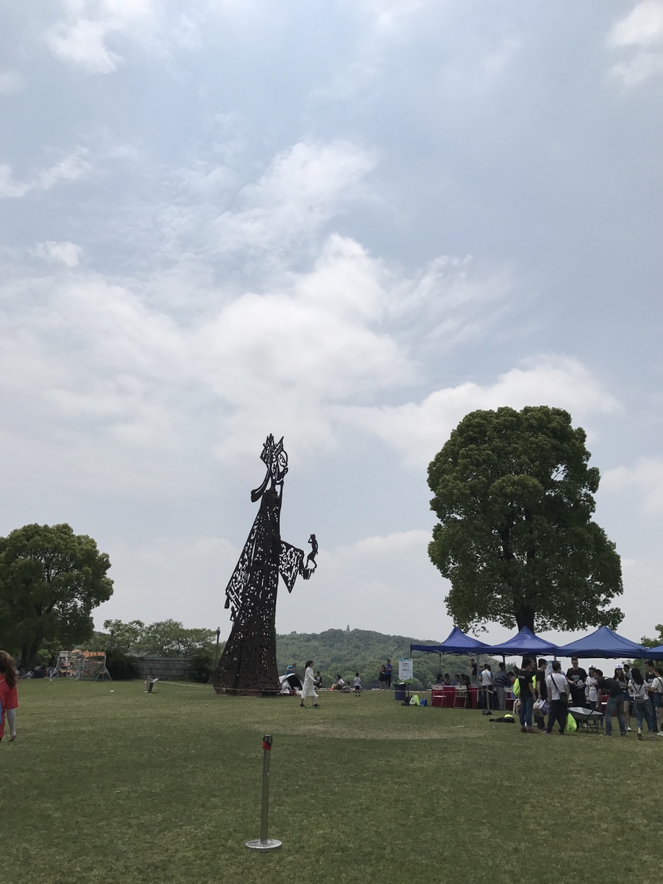 【攜程攻略】松江月湖雕塑公園景點,門票偏貴,0.8米以下的小孩才免費.