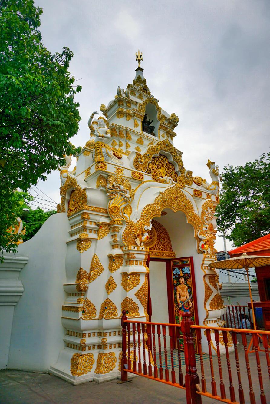 泰国清迈府双龙寺 大佛塔寺 帕辛寺 宁曼路一日游【浓缩清迈之美】