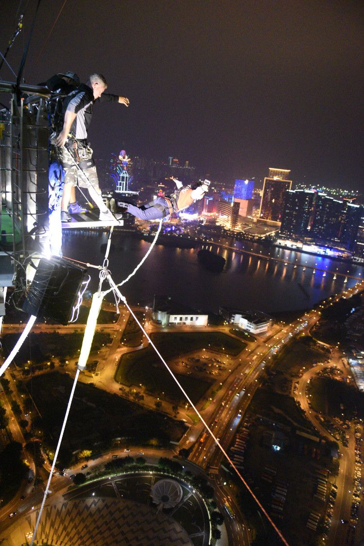 澳门观光塔笨猪跳(蹦极跳)