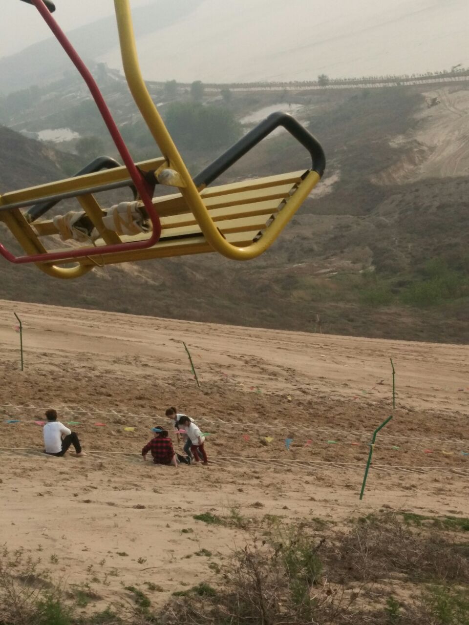 郑州古柏渡飞黄旅游区景点,孩子玩的很开心,有孩子专门用的滑沙道