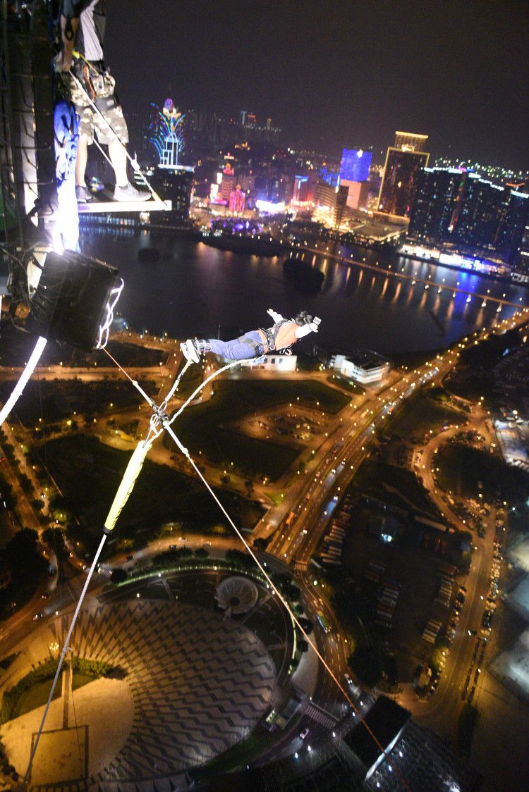 澳门观光塔笨猪跳(蹦极跳)