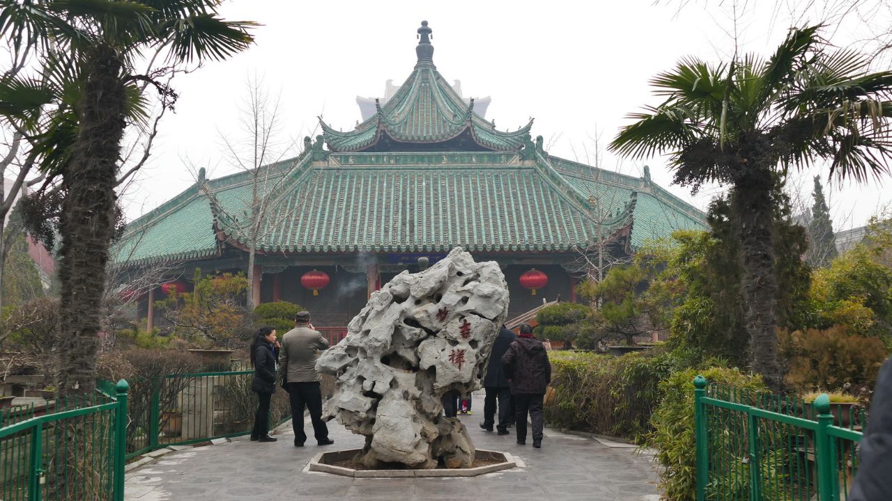 【携程攻略】开封大相国寺景点,冲着艮岳遗石去的.