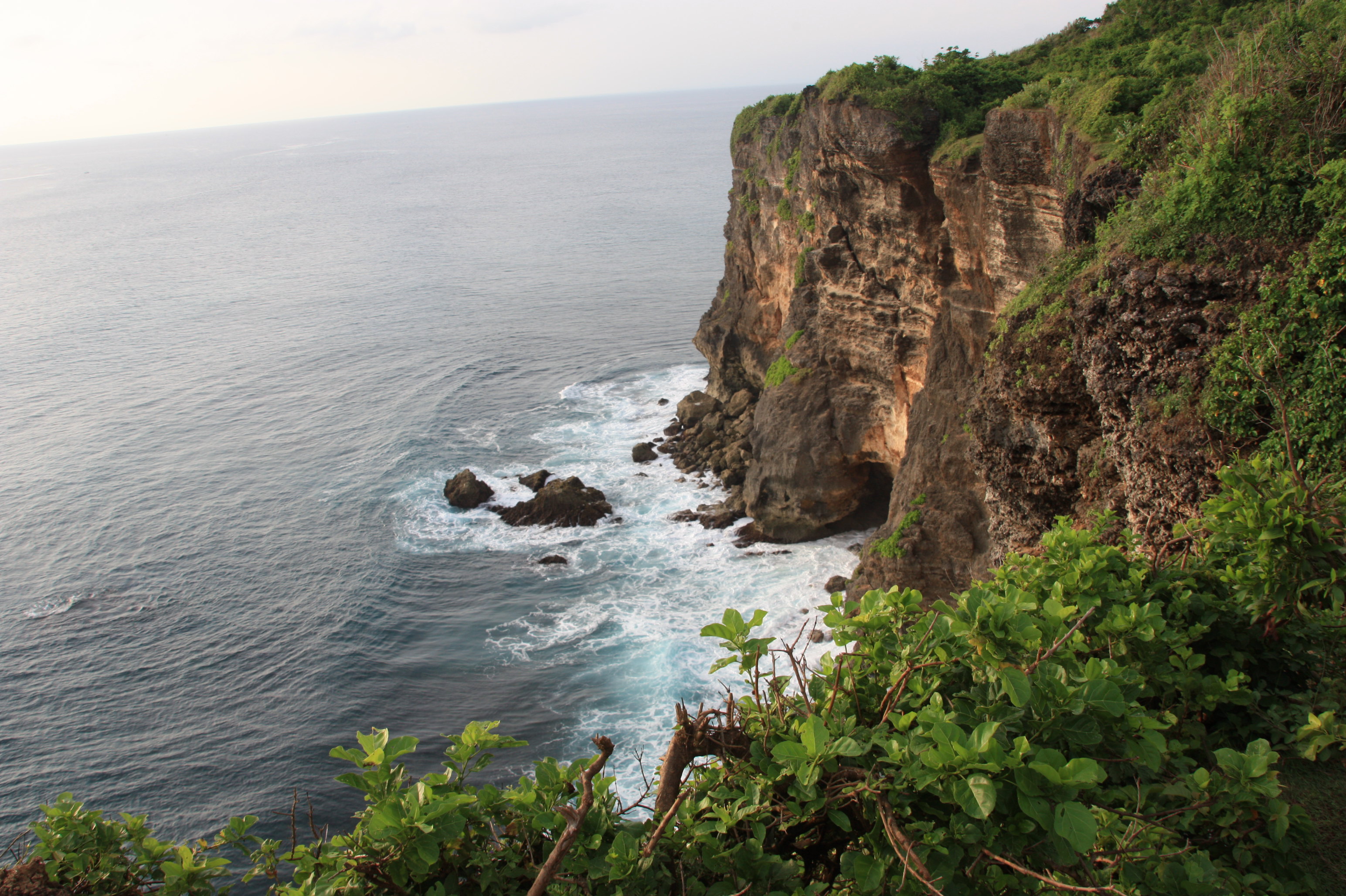 【携程攻略】巴厘岛乌鲁瓦图断崖景点,景色还算宜人,猴子确实会抢东西
