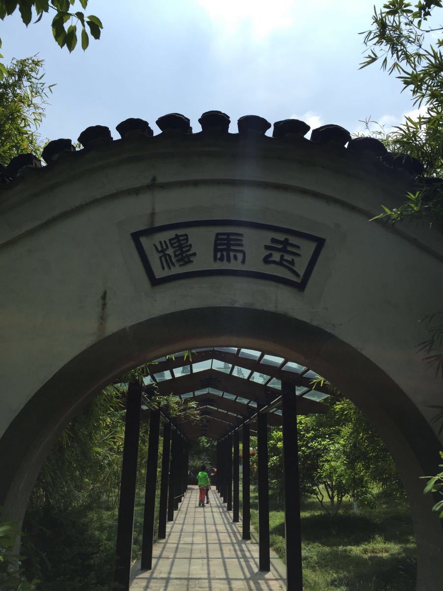 2022走马楼饭庄美食餐厅,坐落在西湖边,就像个公园一. 【去哪儿攻略】