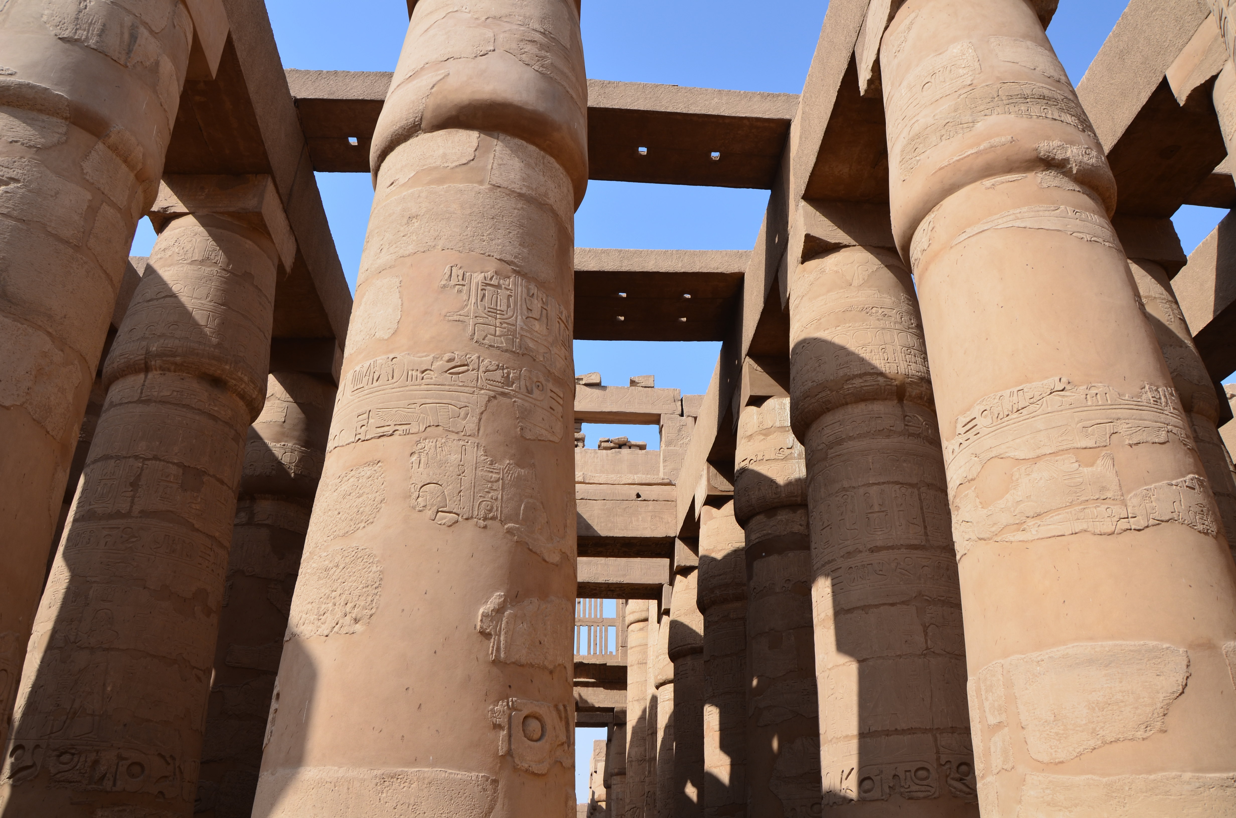  "卡纳克神庙"是埃及中王国及新王国时期首都底比斯的一部分.