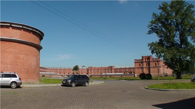 [原创]身高2米10的彼得大帝,其铜坐像被摸的锃