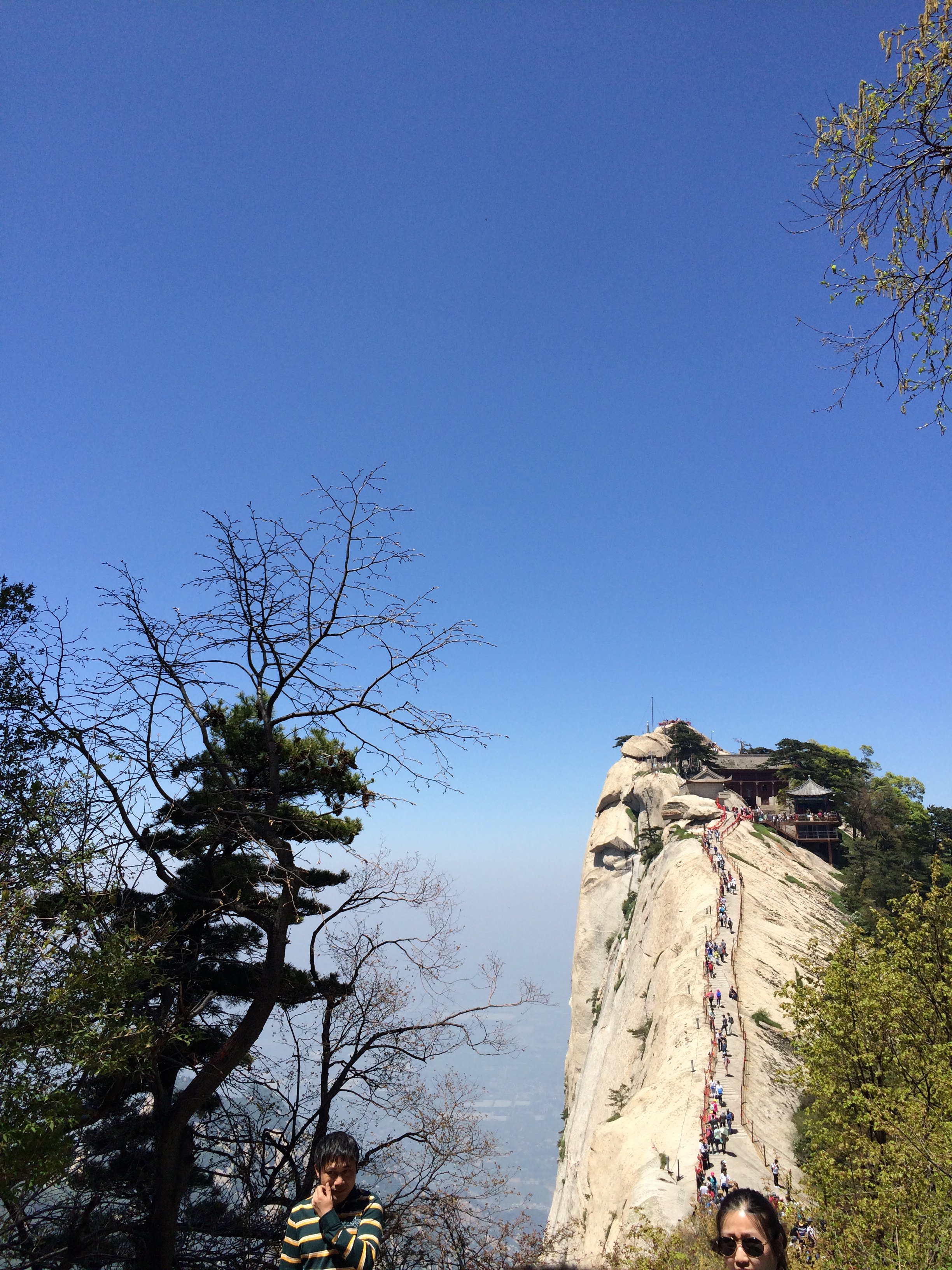 最好的路線就是西上北下,西峰索道是新建的索道屬華山