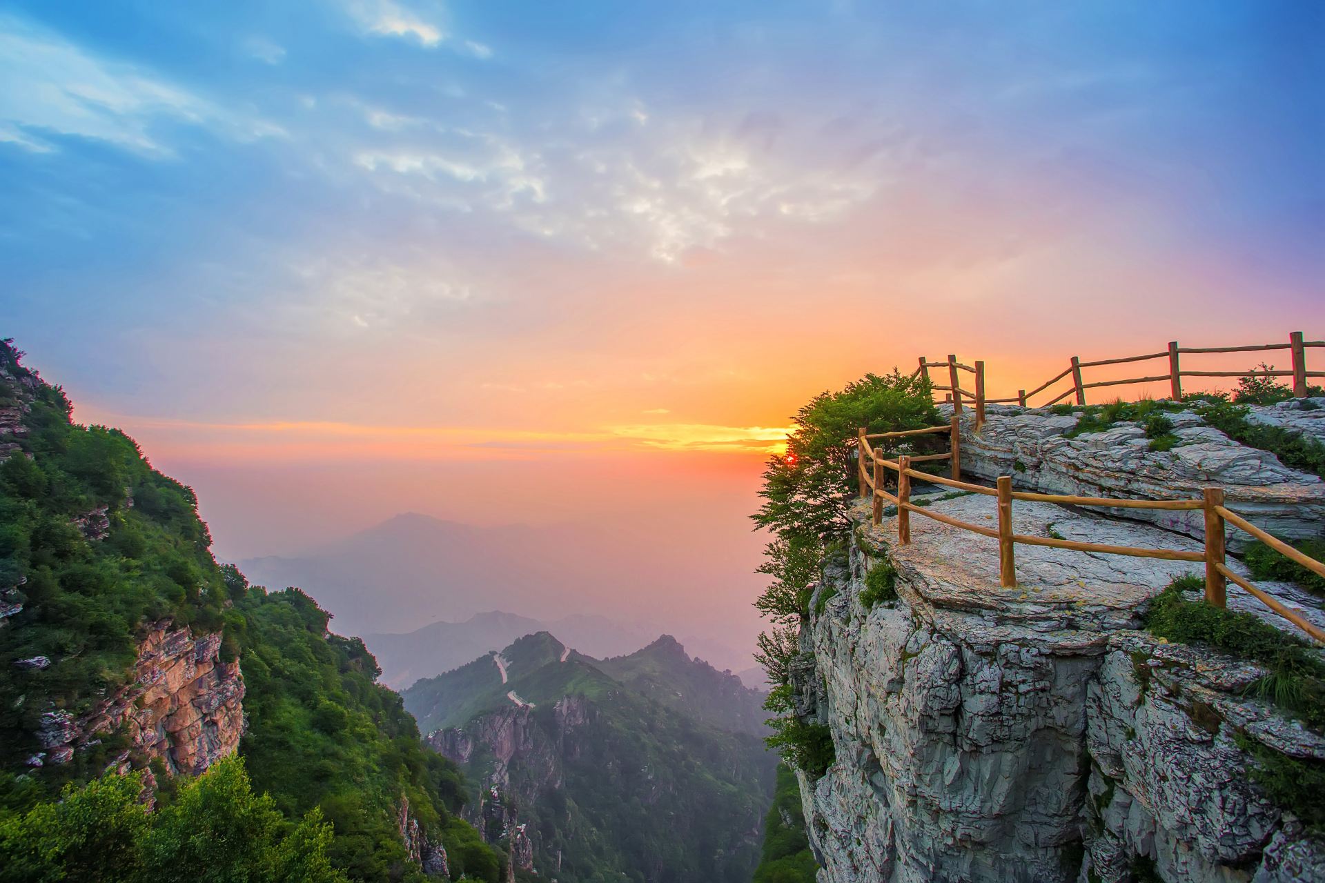 白石山玻璃栈道