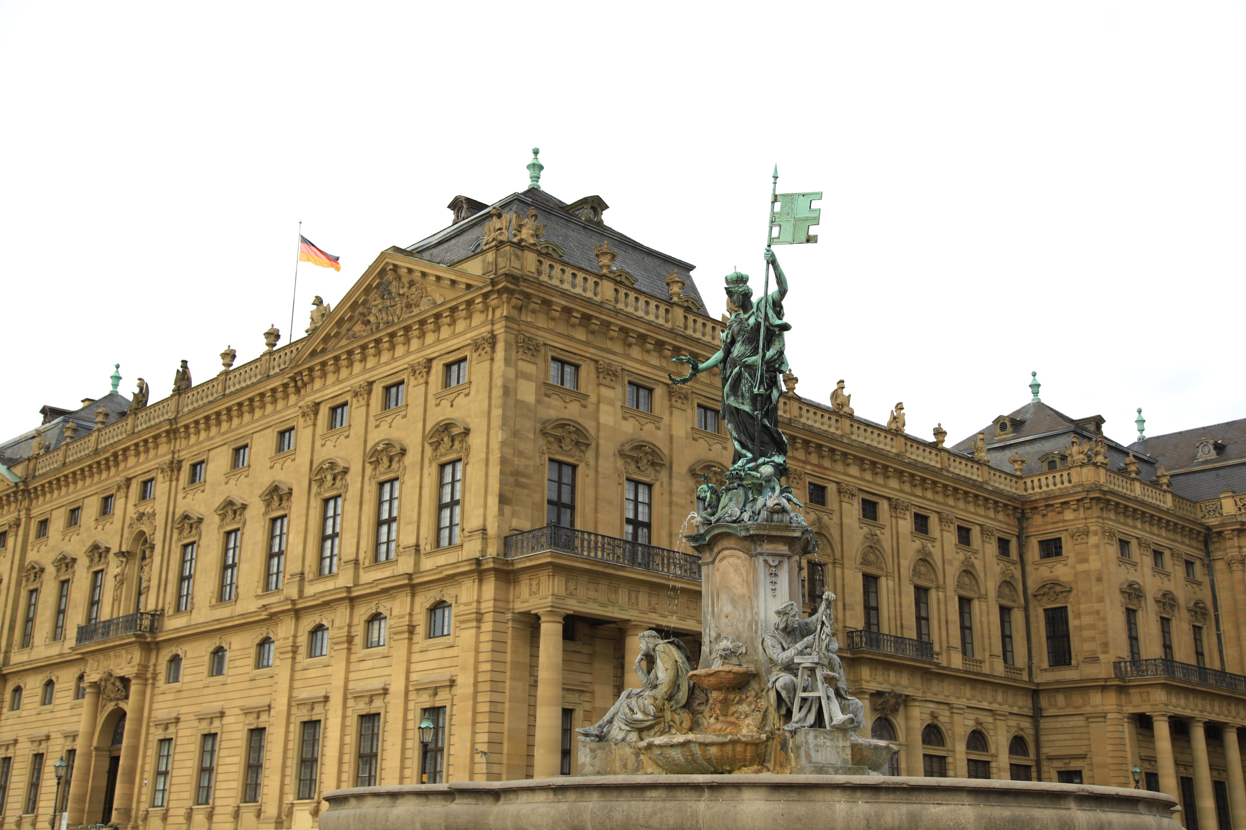 德国法兰克福 柏林 滴滴湖 慕尼黑12日10晚跟团游(4钻)·东西德全景