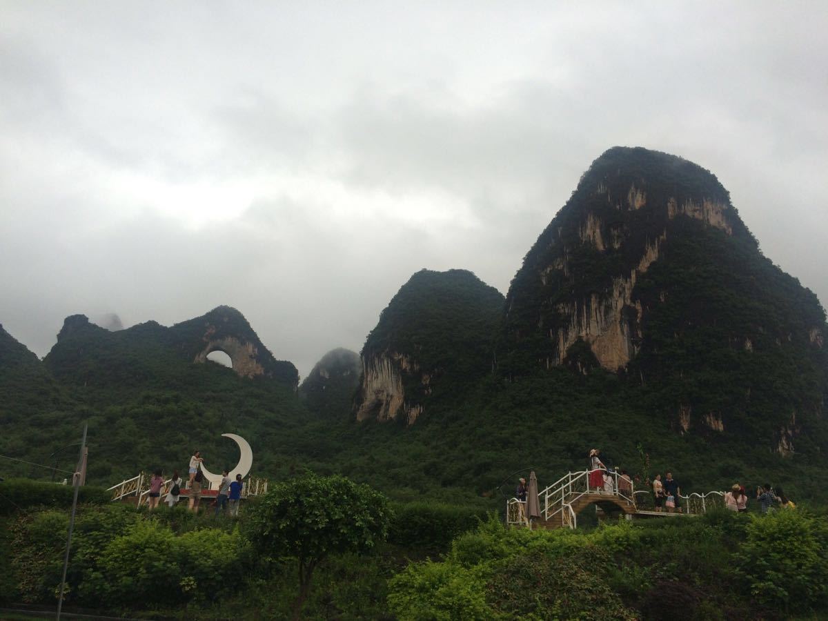 月亮山