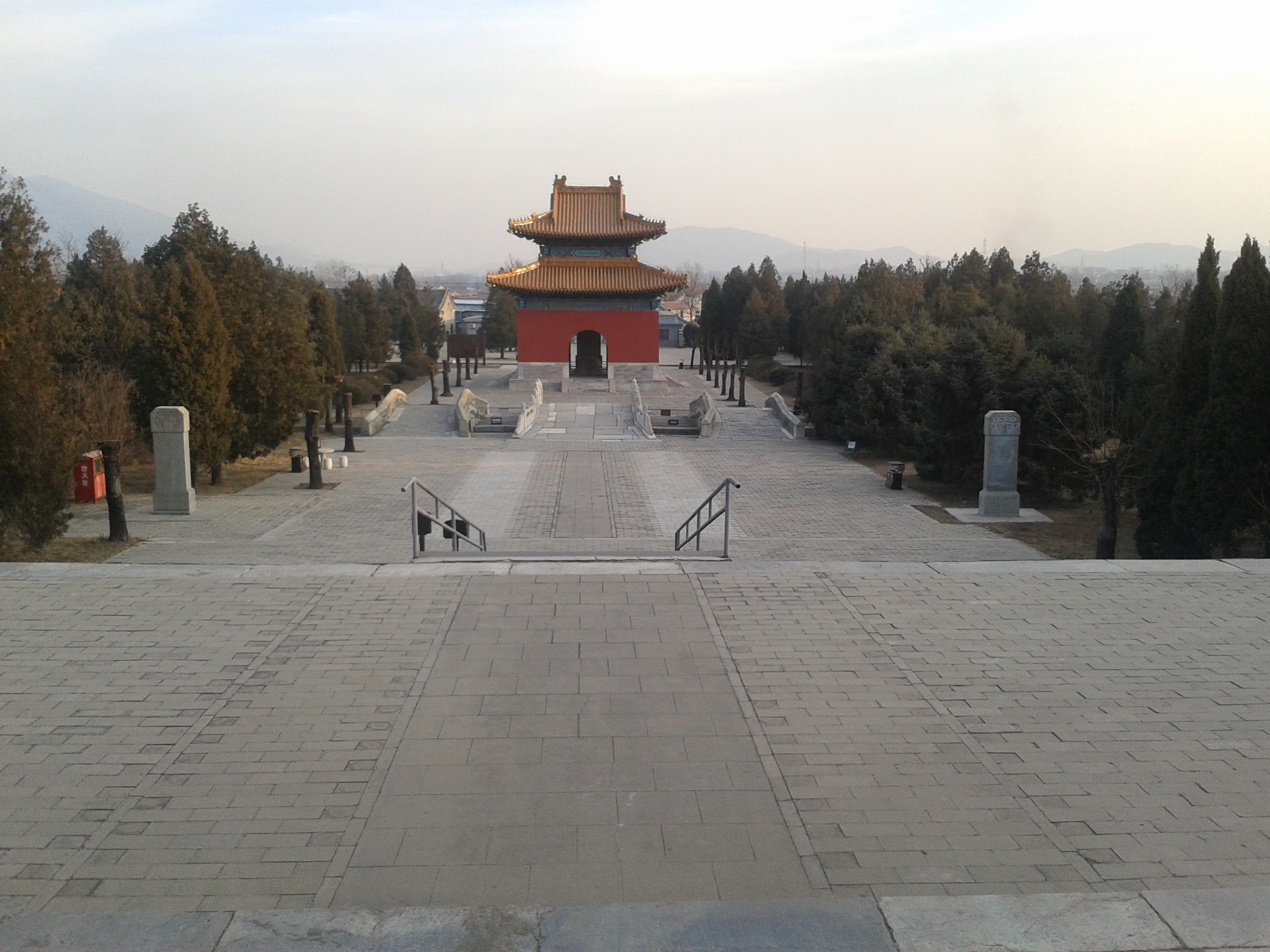 【携程攻略】北京明十三陵神路景区景点,明十三陵的神路公園指的是神路，位於大宮門到昌平胡莊之間，神路上有…