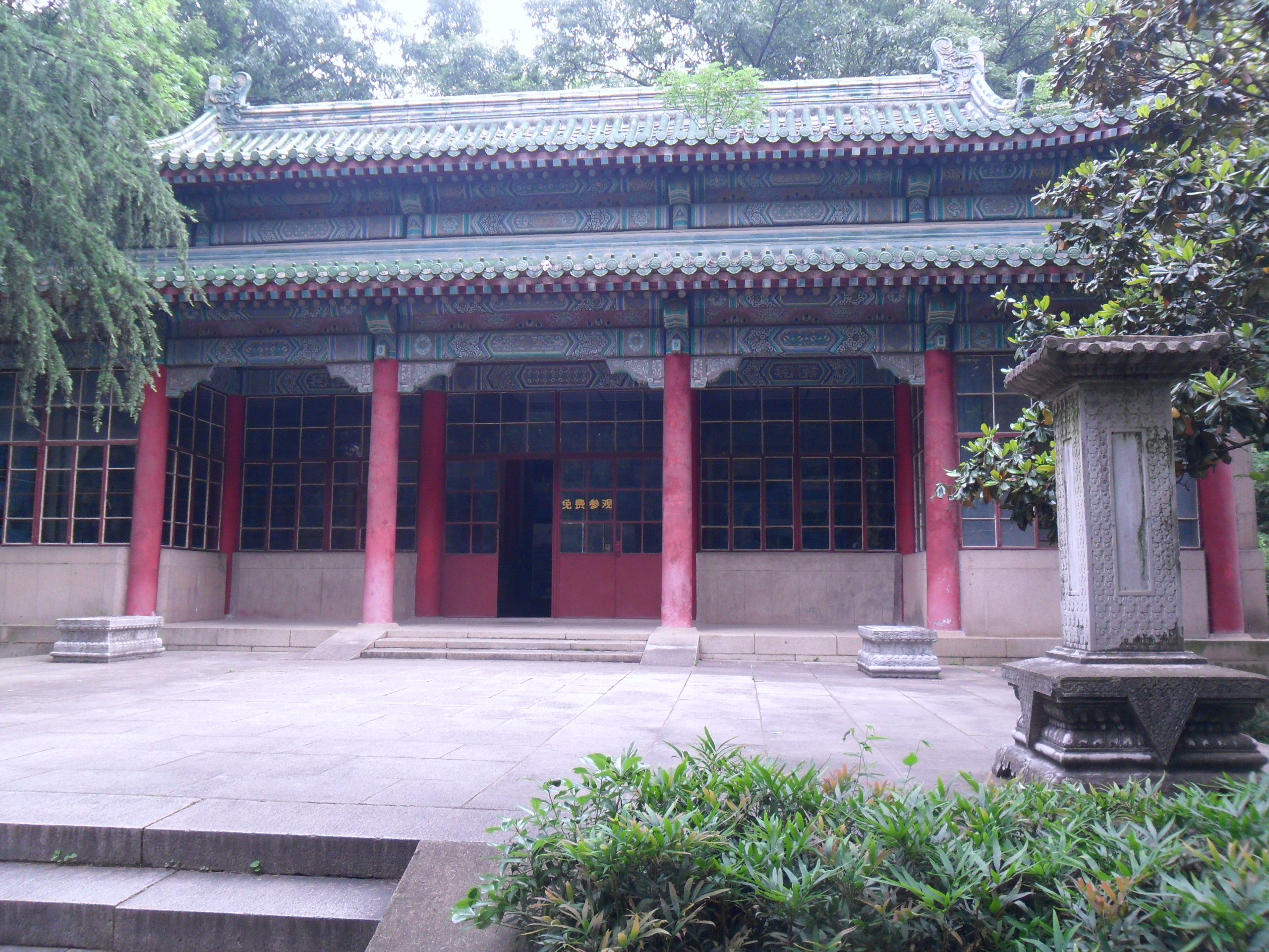 谭延闿墓纪念牌坊