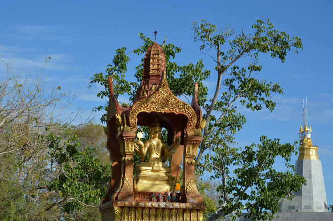 神仙半岛有尊四面佛哦