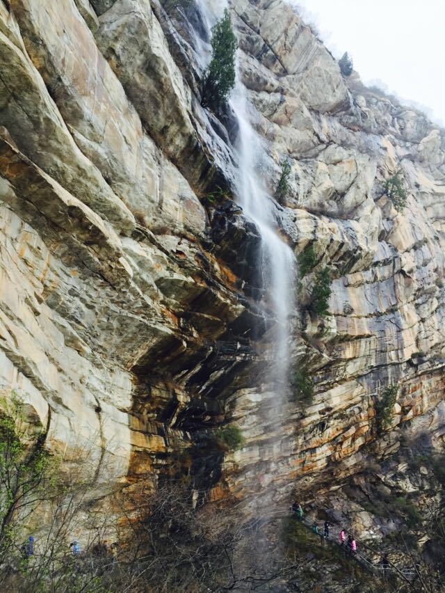 嵩山卢崖瀑布图片