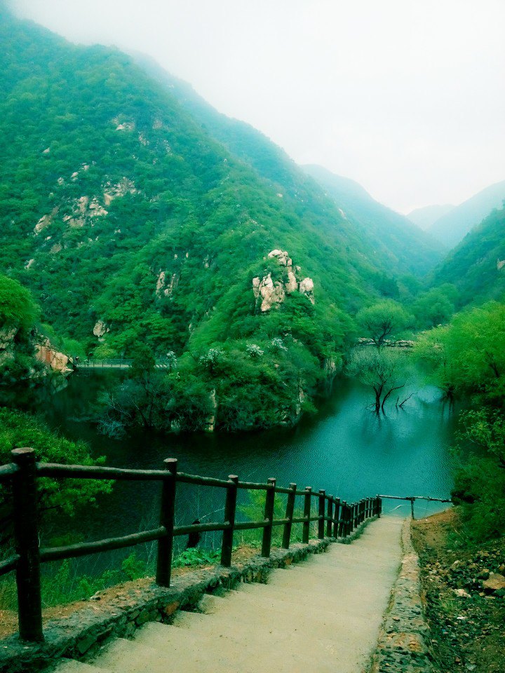 风景不错,离市区很近,住宿很方便,支持一下