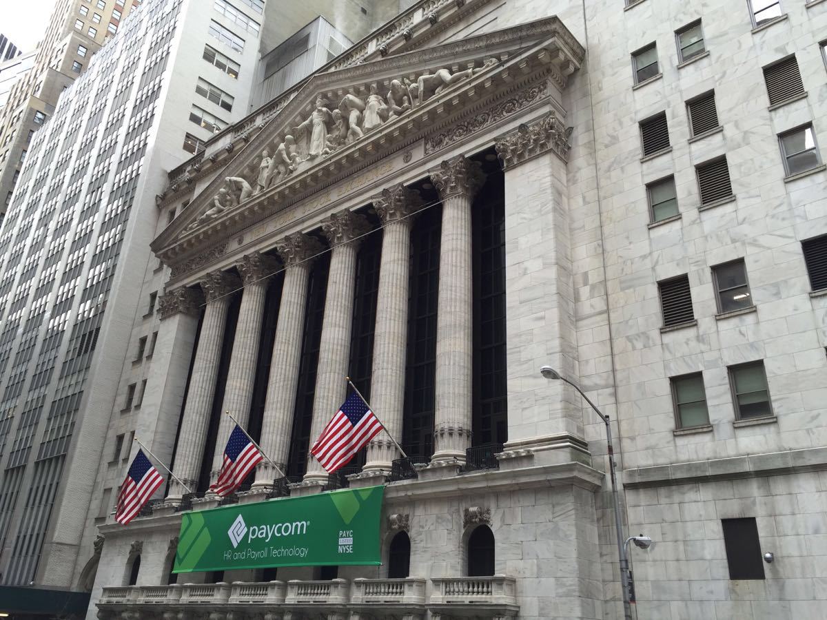 【携程攻略】纽约华尔街景点,华尔街位于曼哈顿岛下区，曾是美国最著名的金融区，有美国各大银行，…