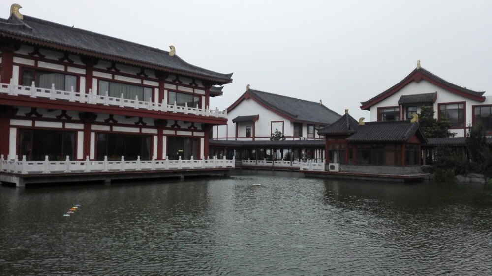 唐皇山谷国宾酒庄