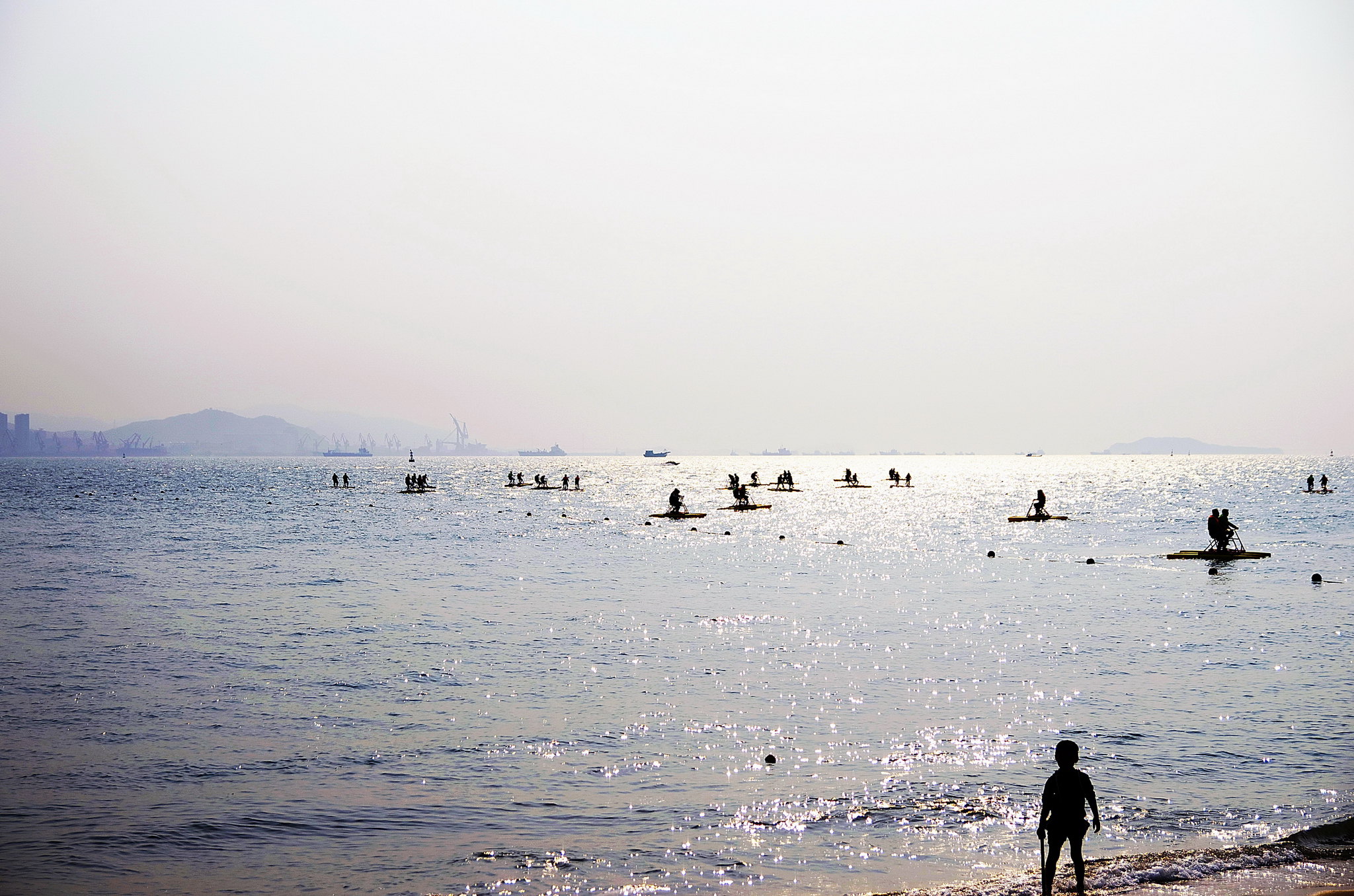 白城沙滩位于厦门大学南部白城脚下,为演武大桥与胡里山炮台之间的一