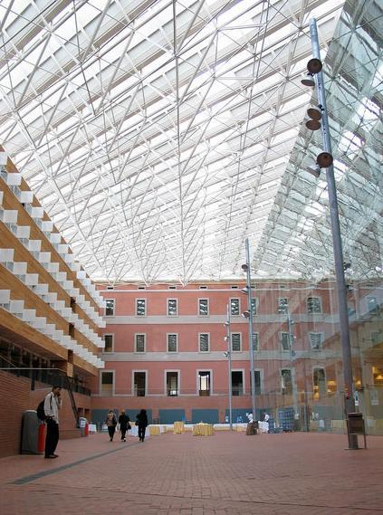 庞培法布拉大学图书馆