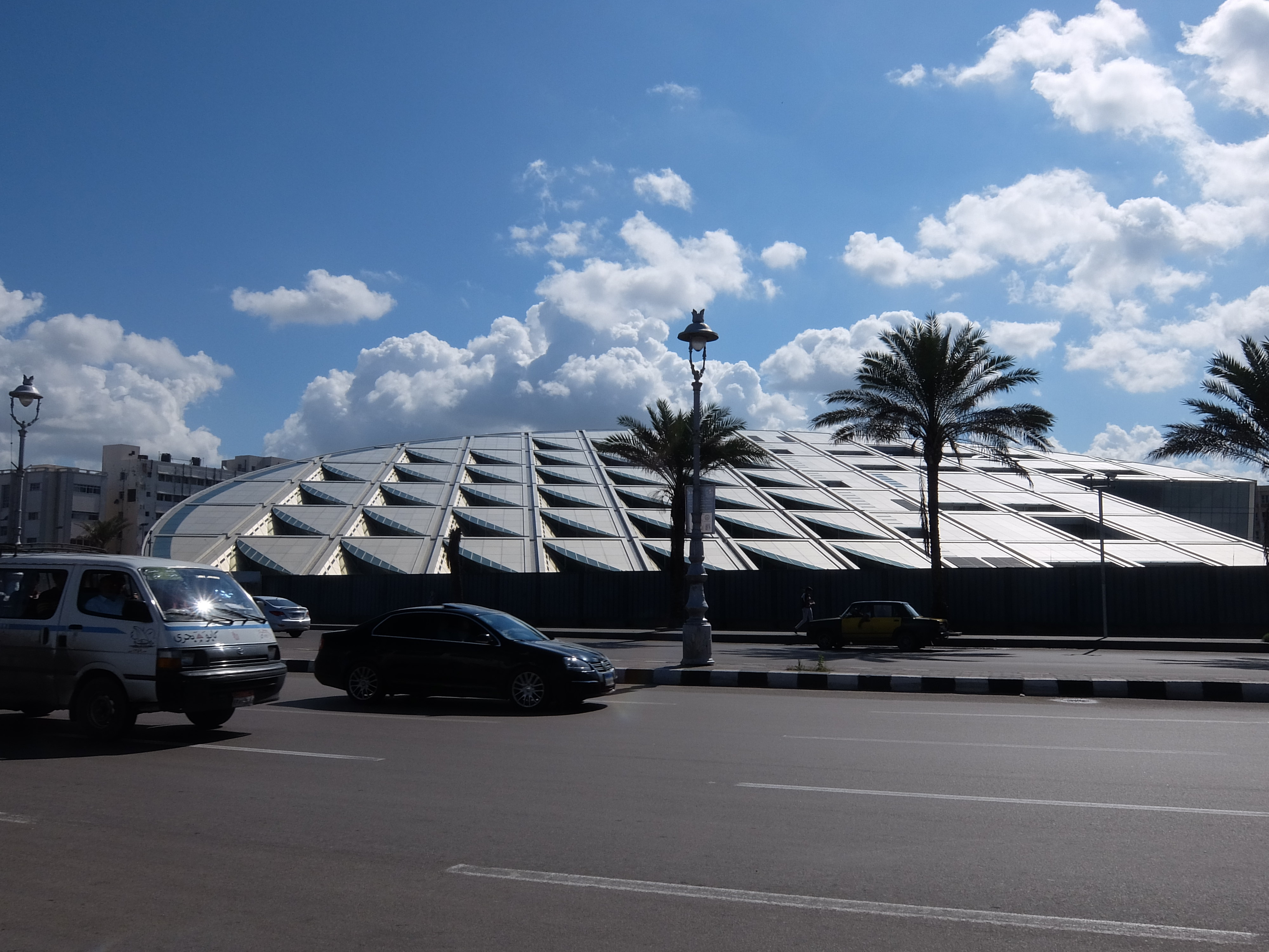 【携程攻略】亚历山大亚历山大图书馆景点,亚历山大图书馆外的雕像也