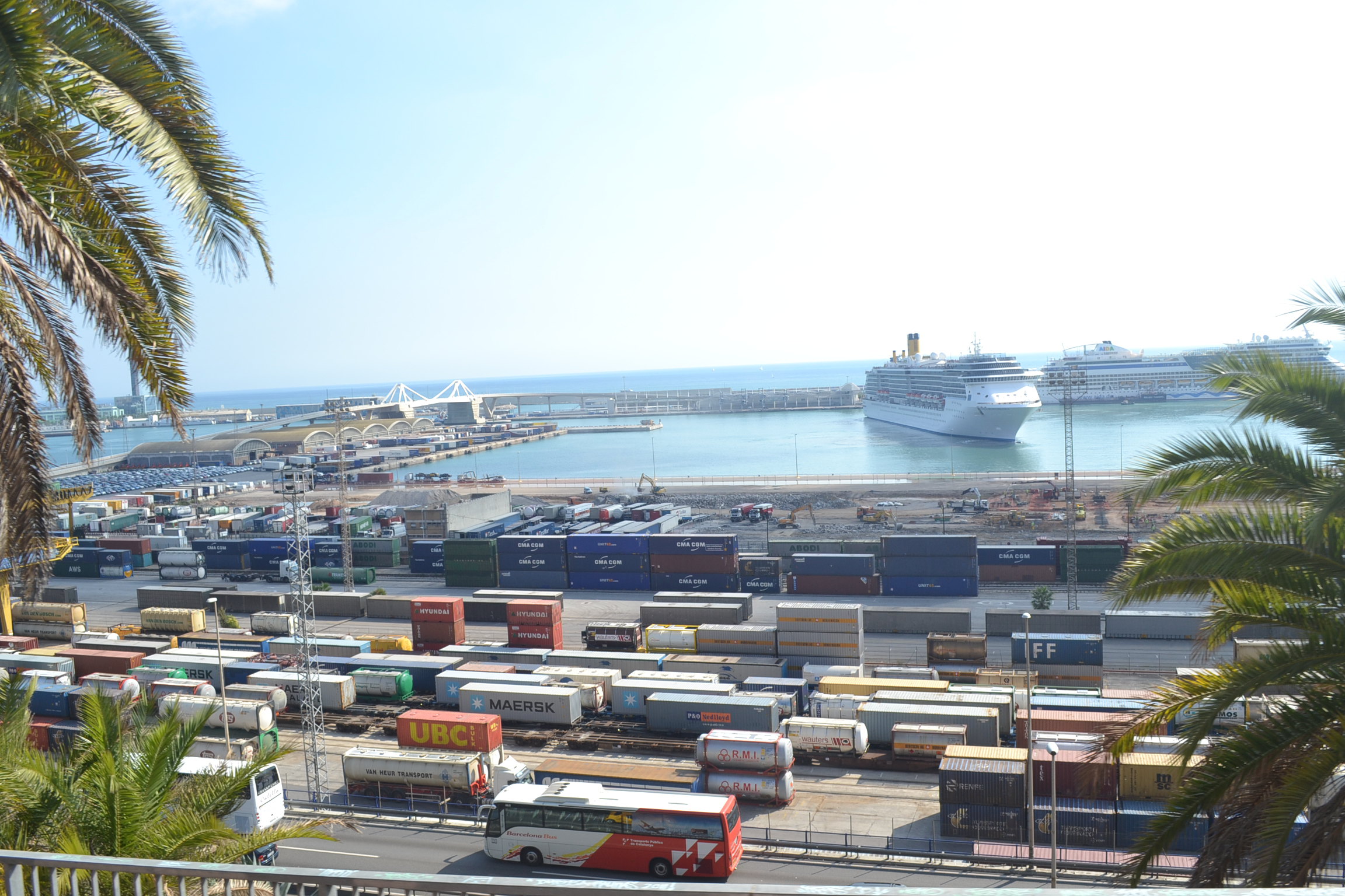 巴塞罗那港货船图片