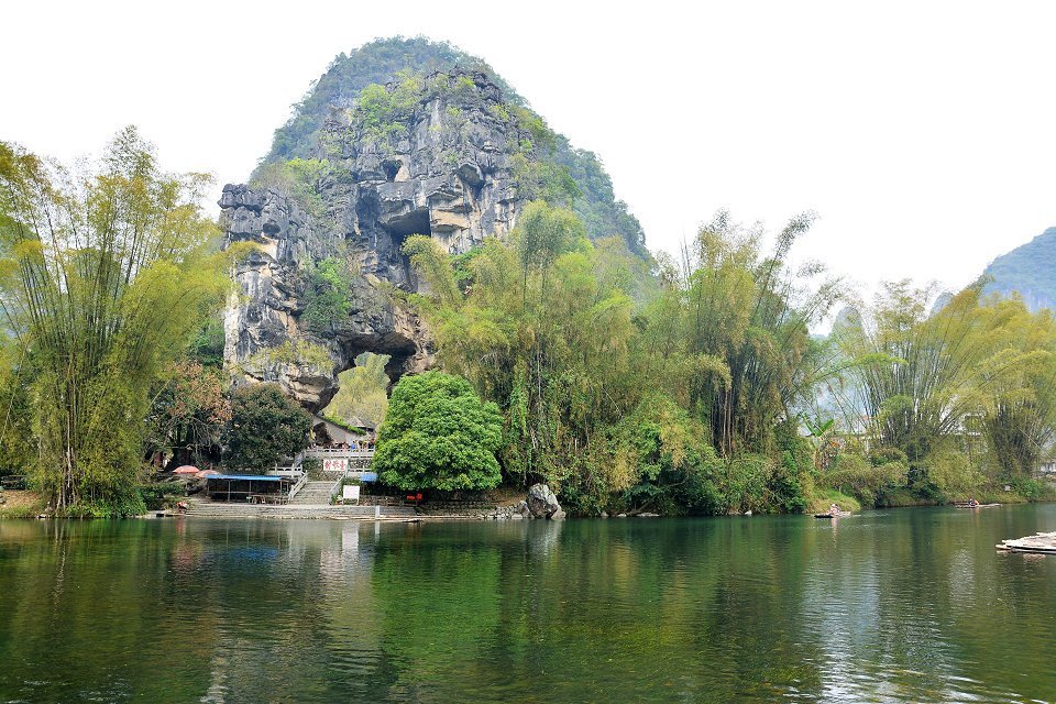 如果说阳朔是一个大盆景,那么,阳朔大榕树景区就是这个盆景中不可不