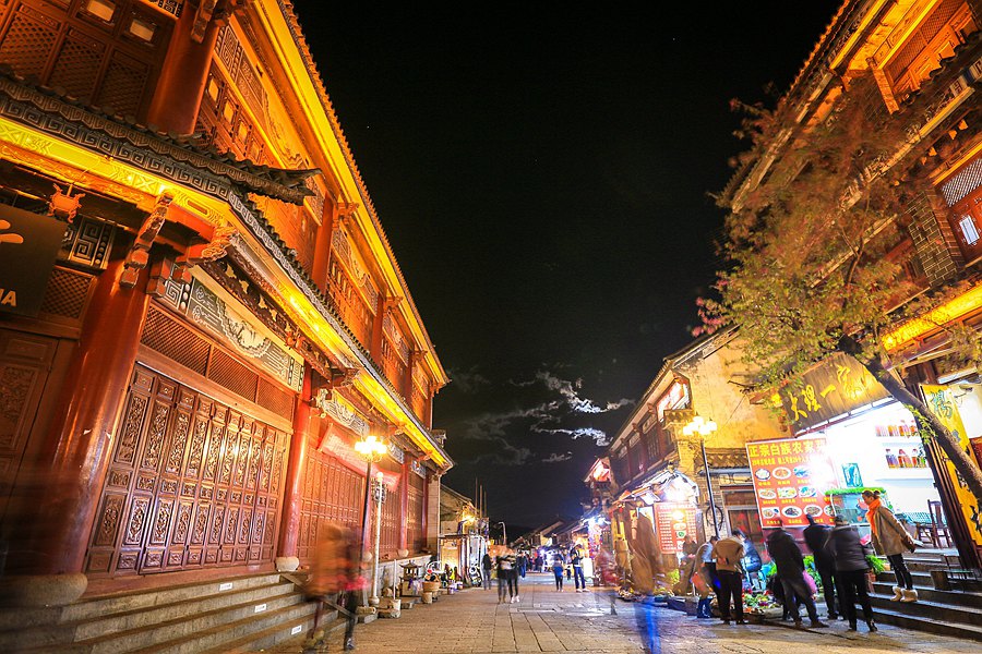 建议游览2小时 洋人街是大理古城