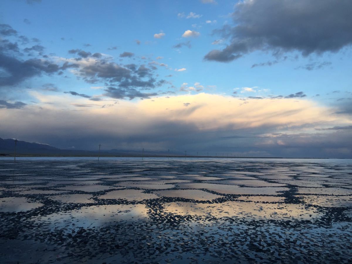 【攜程攻略】海西茶卡鹽湖景點,週末去的,一路堵車,到茶卡正好夕陽西