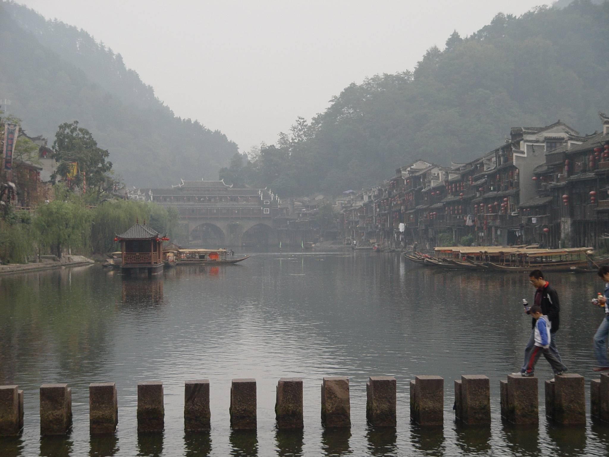 湖南凤凰古城旅游攻略自由行(湖南凤凰古城旅游攻略自由行路线)