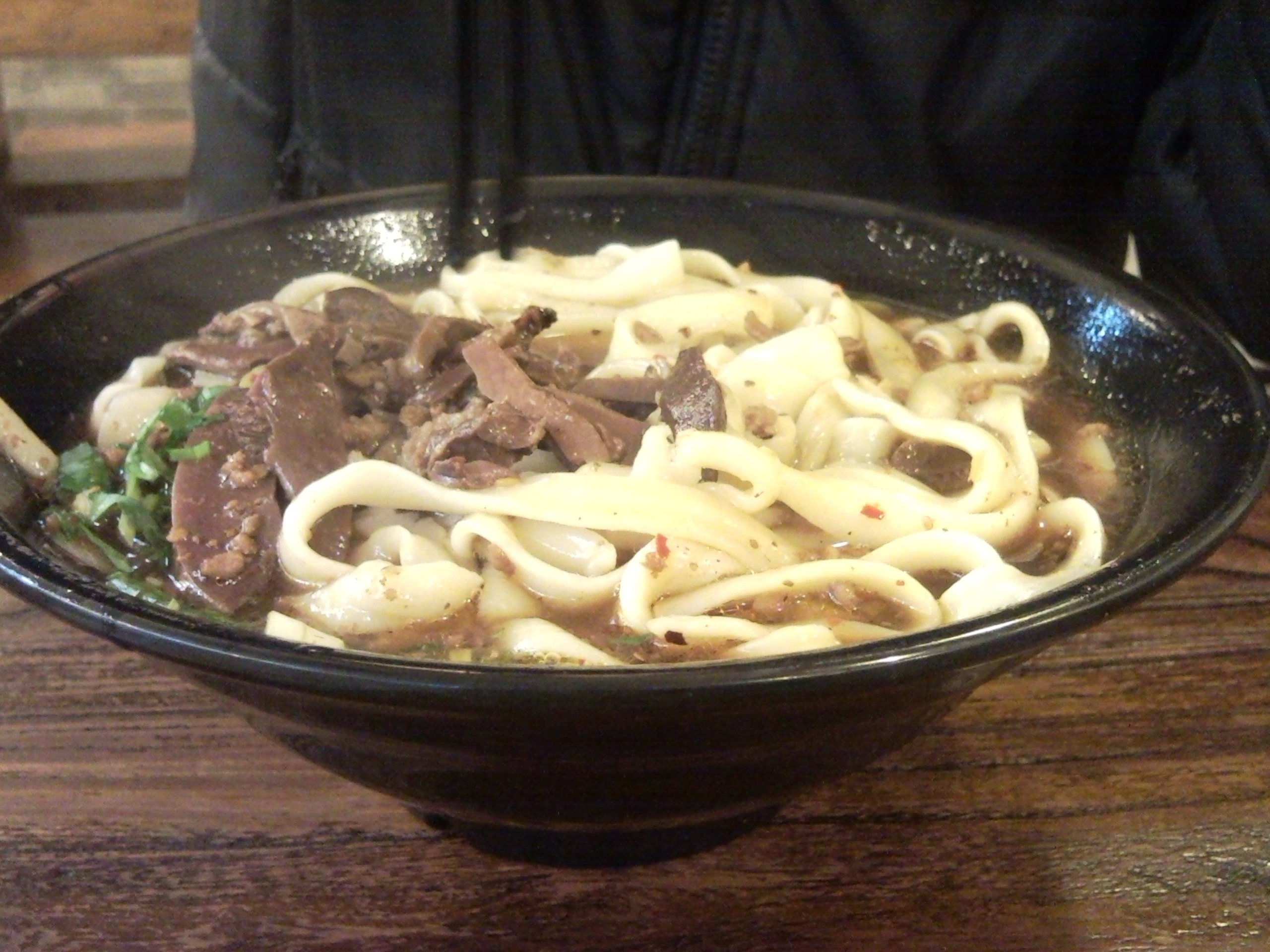 最爱的是大同刀削面男朋友点的羊杂面我推荐的因为以前看同事总点我尝