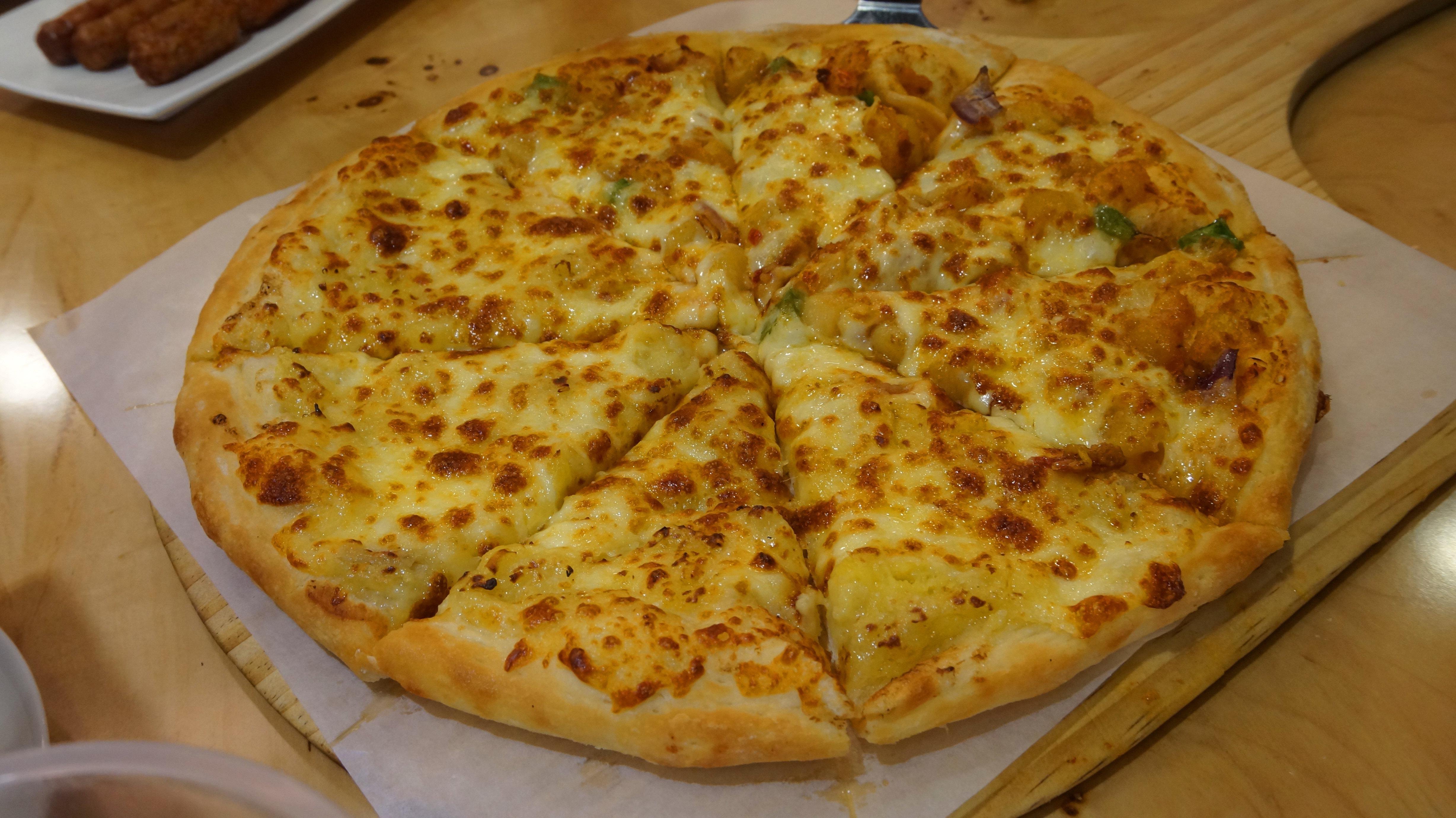 据说榴莲披萨是乐凯撒首创的,来到乐凯撒当然要试一下这里的榴莲披萨