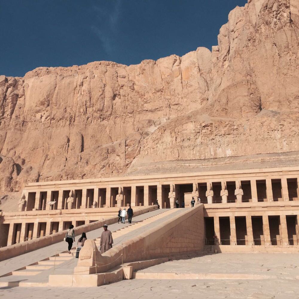 【携程攻略】卢克索哈特谢普苏特女王神殿景点,这是埃及历史上赫赫有