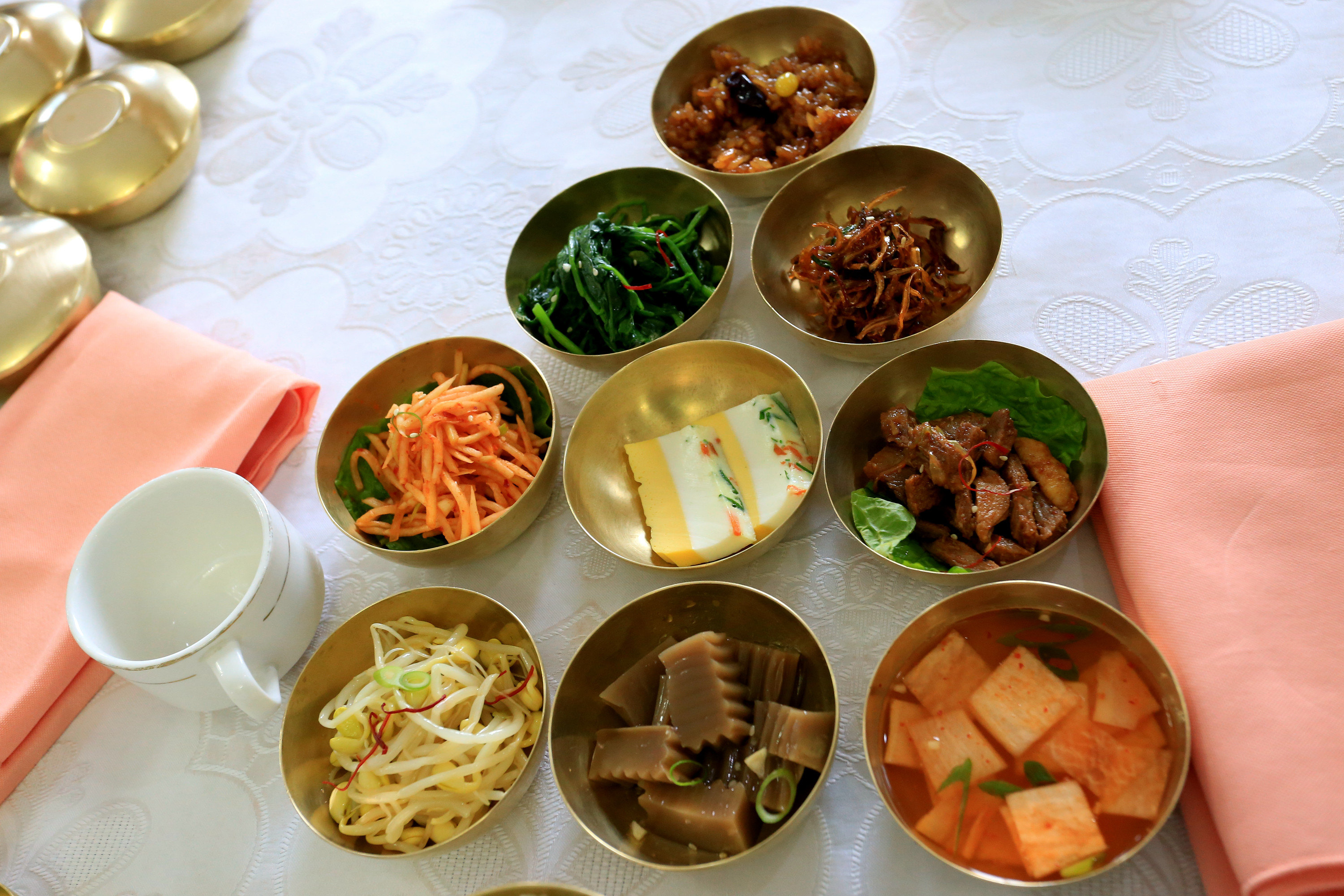 民族滋味——朝鲜族|暖入心房的菜式|腌小菜汤饭|辣炖与辣炒|酱拌菜|良小千的食记 - 知乎