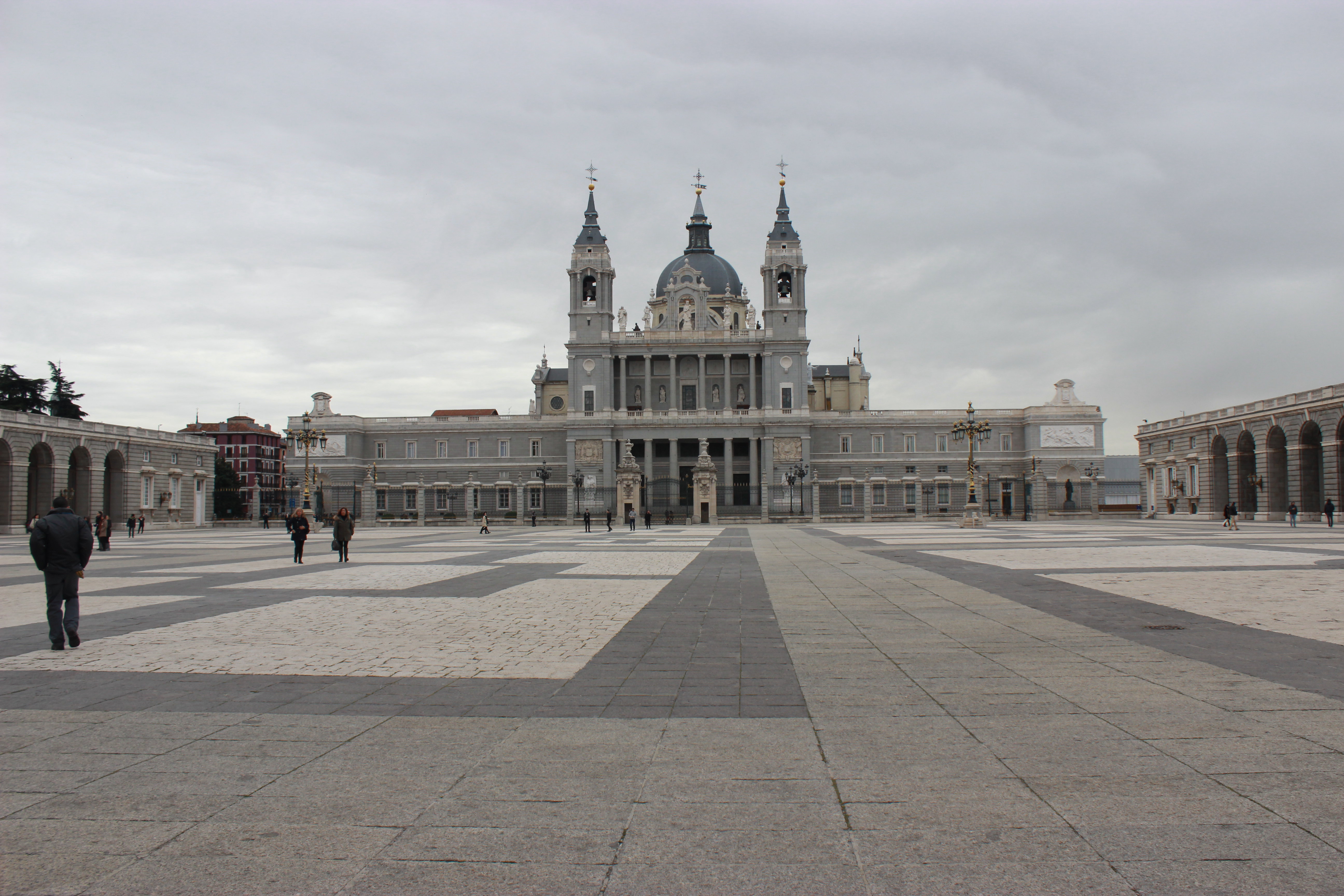 【携程攻略】马德里马德里王宫景点,先到著名的西班牙皇宫转转,听说