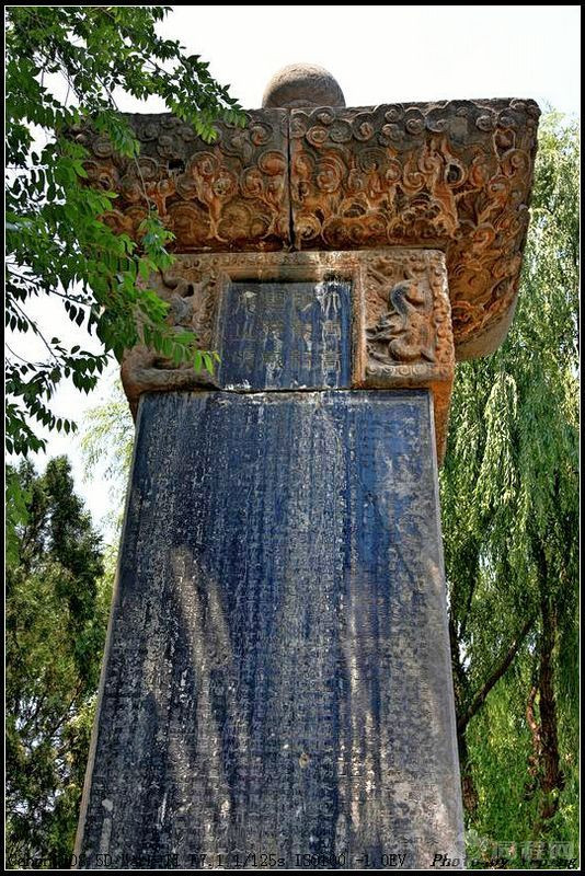 石碑的正式名字叫"大唐嵩阳观纪圣德感应之颂碑,刻立于唐天宝三年