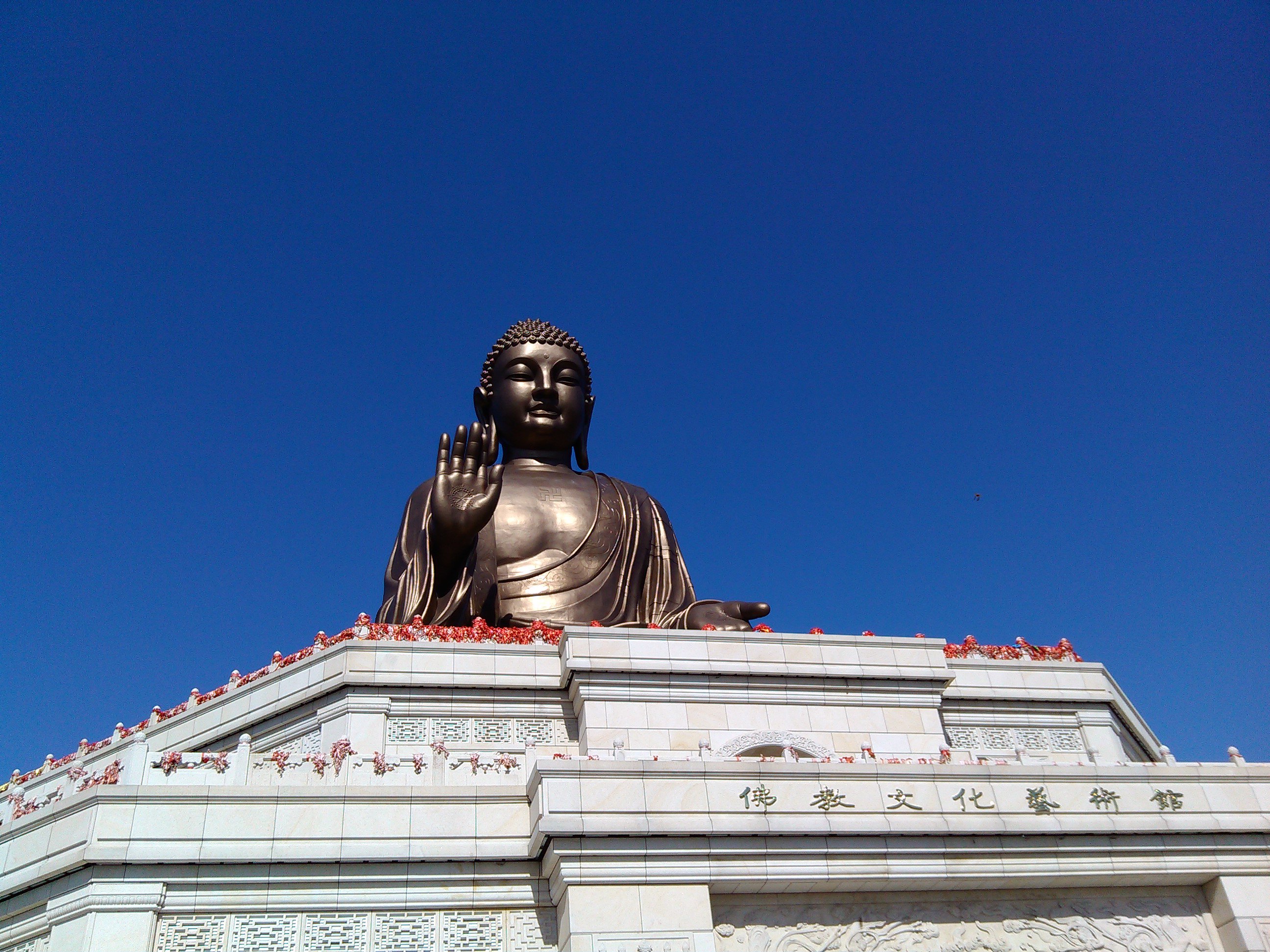 中国佛教第五大名山供奉世界最大弥勒佛，高56.7米重500吨